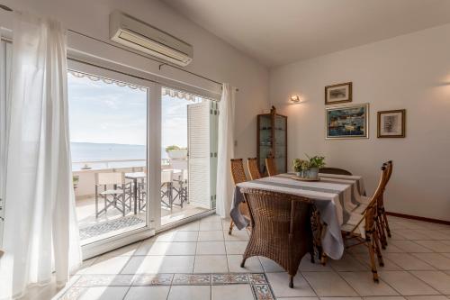 Holiday home Lola, sea on a palm! HEATED POOL