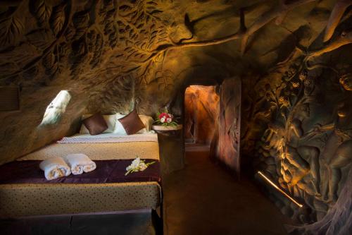 a room with a bed in a cave at Foggy Knolls Resort in Vagamon