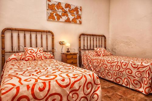 A bed or beds in a room at Casa Rural Casa Máxima