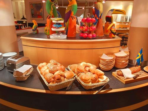 Makanan di atau berdekatan hotel
