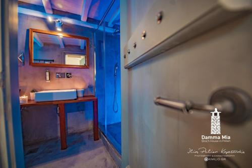 a bathroom with a sink and a mirror at Damma Mia in Damouchari
