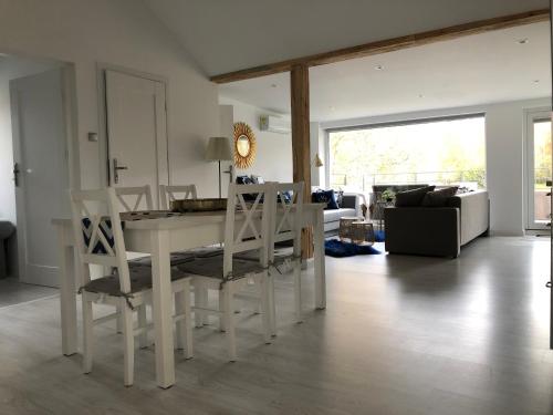 a living room with a white table and chairs at Comfort Zone Ostróda Ruś Mała in Ostróda