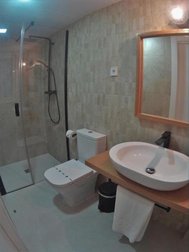 Ένα μπάνιο στο Sosiego Hostal de Mar