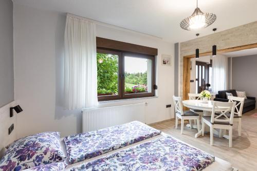 Postel nebo postele na pokoji v ubytování Apartments Lucić