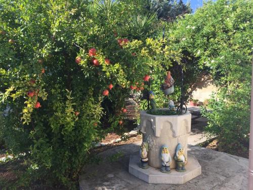 an apple tree in a planter in a garden at Il Giardino della Foglia in Bari Palese