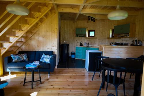a living room and kitchen in a log cabin at Grzybek Maison champignon in Kętrzyn