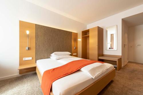 Ένα ή περισσότερα κρεβάτια σε δωμάτιο στο Hotel Gasthof Krone
