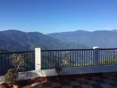 Pemandangan gunung umum atau pemandangan gunung yang diambil dari homestay