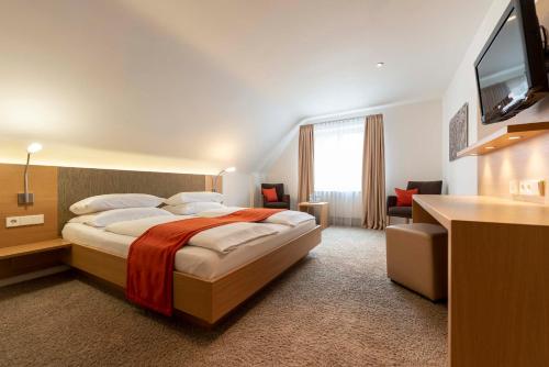 מיטה או מיטות בחדר ב-Hotel Gasthof Krone