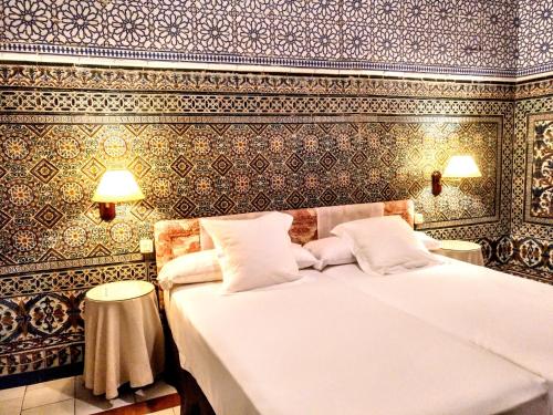 a bedroom with a bed and a wall with patterns at Hotel Simon in Seville