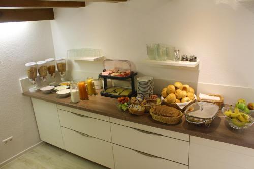 Đồ ăn tại/gần nhà khách