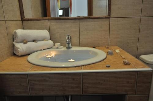 Ένα μπάνιο στο Ξενοδοχείο Λυσιστράτη