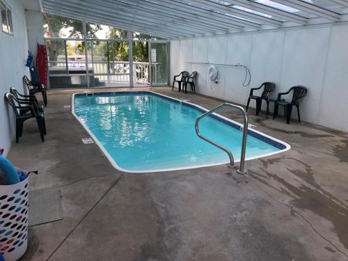 a large swimming pool with chairs around it at Alexander's Landing in Monticello