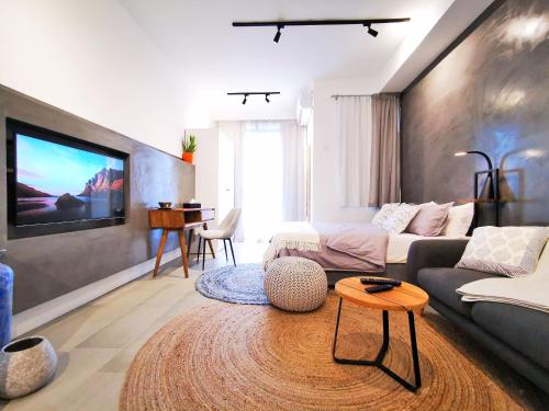 Avya's Studio 317, Ebene Square, Ebene