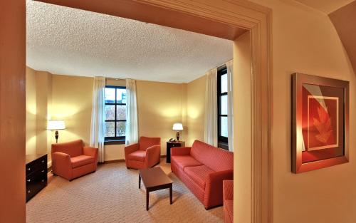 Zona de estar de Holiday Inn Express Baltimore-Downtown, an IHG Hotel