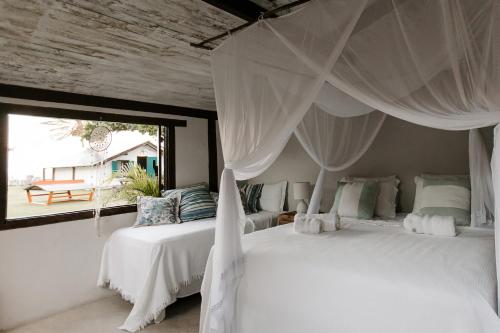 Ліжко або ліжка в номері Casa do Amor Caraíva