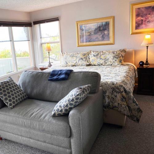 a bedroom with a couch and a bed and a couch at Susitna Place B&B in Anchorage