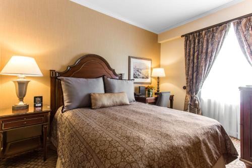 Katil atau katil-katil dalam bilik di Omni Royal Orleans Hotel