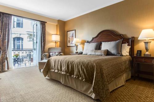 Katil atau katil-katil dalam bilik di Omni Royal Orleans Hotel