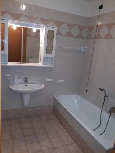 Ванная комната в Magic Riva Apartment