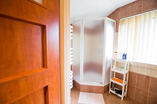 a bathroom with a glass shower in a room at RowerowyFun in Nowy Sącz