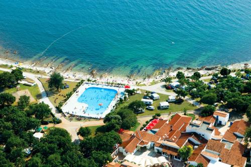 an aerial view of a resort with a swimming pool and a beach at Camping Ulika Mobile Homes - Naturist in Poreč