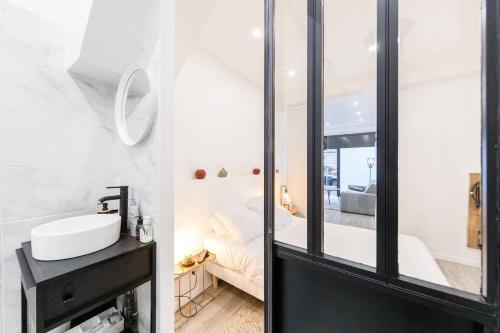 Gambar di galeri bagi Luxurious and Cosy Apt in the center of Paris 14 di Paris