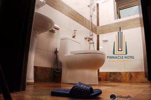 Kupaonica u objektu Pinnacle Hotel Mbarara