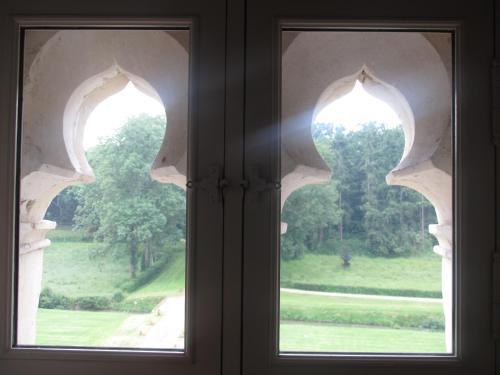 Taman di luar Château de Vaulogé