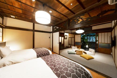 Posteľ alebo postele v izbe v ubytovaní Tomonoura Shiomachi Hotel