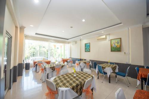 Oyo 1164 Edotel Mahligai By Smkn 2 Tanjung Pinang Indonesia Booking Com