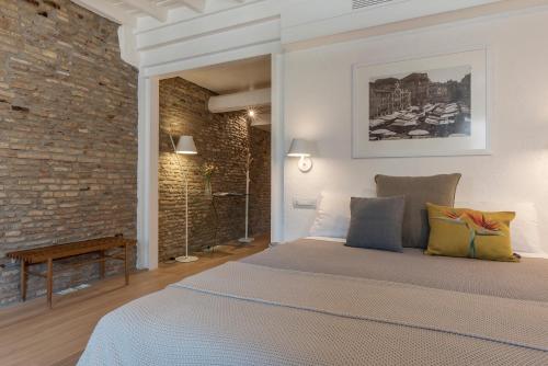 Giường trong phòng chung tại Campo De' Fiori Apartment - Charme Homes
