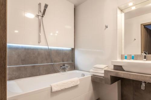 Bilik mandi di Hotel Cristal Park