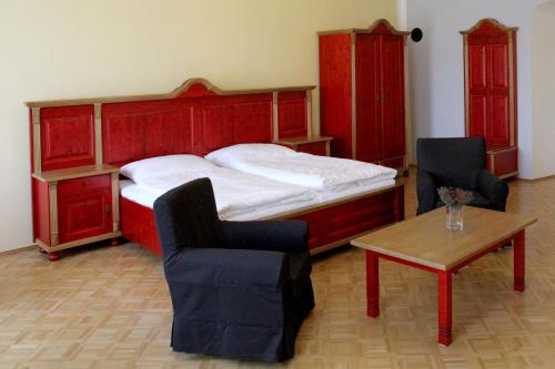 Postel nebo postele na pokoji v ubytování Zámek Libouň