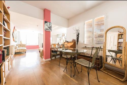 Spacious Penthouse with Large Terrace in Malasaña
