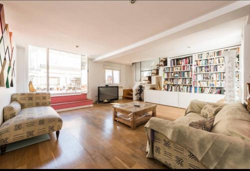 Spacious Penthouse with Large Terrace in Malasaña