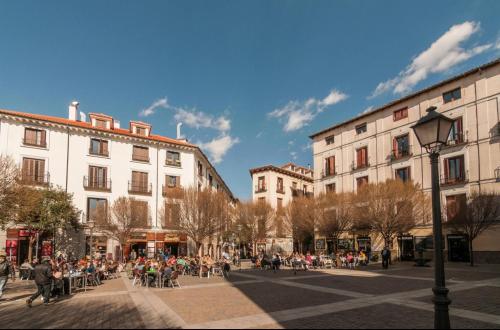 Spacious Penthouse with Large Terrace in Malasaña