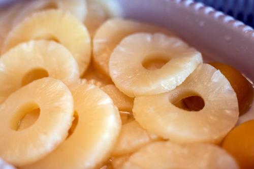 a bowl filled with sliced banana slices at Hotel La Fattoria Sul Mare in Capo Vaticano