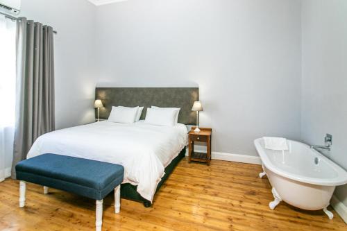 Ένα ή περισσότερα κρεβάτια σε δωμάτιο στο Victorian Square Guesthouse