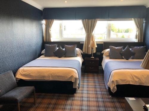 A bed or beds in a room at Inverlea Guest House 