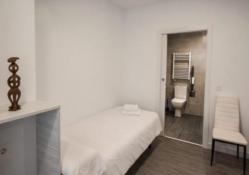 Ένα μπάνιο στο Hostal Lar