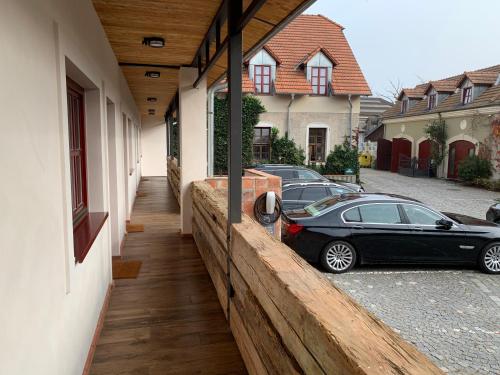 a black car parked on the side of a house at Hotel Dvur Hoffmeister in Velké Číčovice