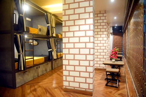 Fotografie z fotogalerie ubytování CHARYANA HOTEL AC DORMITORY v destinaci Ahmadábád