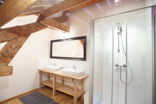 Kylpyhuone majoituspaikassa L'Atelier du Moulin d'en Bas