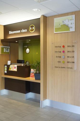 Lobi atau kawasan kaunter penerimaan di B&B HOTEL Saint Malo Sud