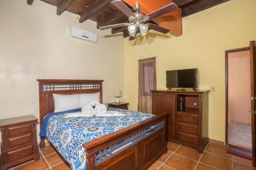Ένα ή περισσότερα κρεβάτια σε δωμάτιο στο Caribbean Breeze 6B Condo