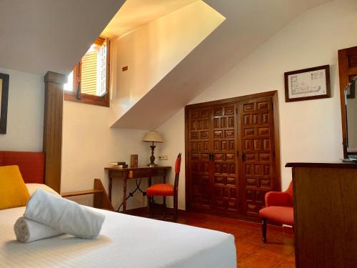 Ένα ή περισσότερα κρεβάτια σε δωμάτιο στο Hotel El Bedel