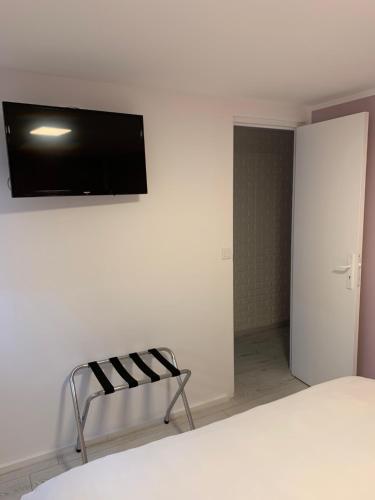 Televisyen dan/atau pusat hiburan di Aix Hotel