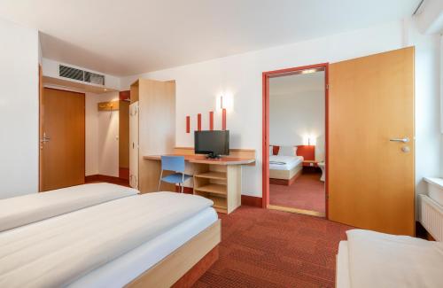 Posteľ alebo postele v izbe v ubytovaní H2O Hotel-Therme-Resort, für Familien mit Kindern