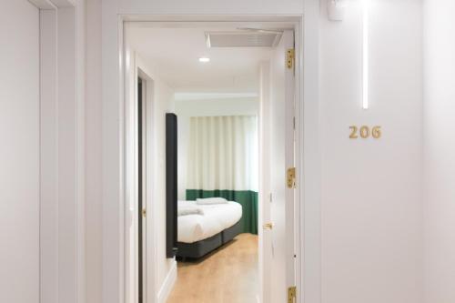 Room Mate Cosmo - City Centre, Valencia photo 61